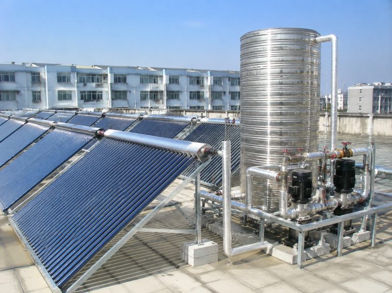 龙感湖管理区商用大容量真空管太阳能热水系统